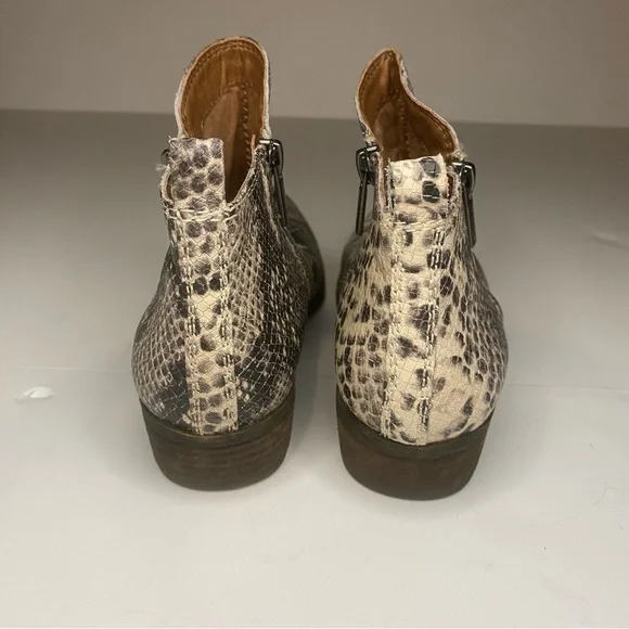Lucky Brand Basel Almond Toe Ankle Booties Zip Avorio Snake Print size 6 - Picture 8 of 8